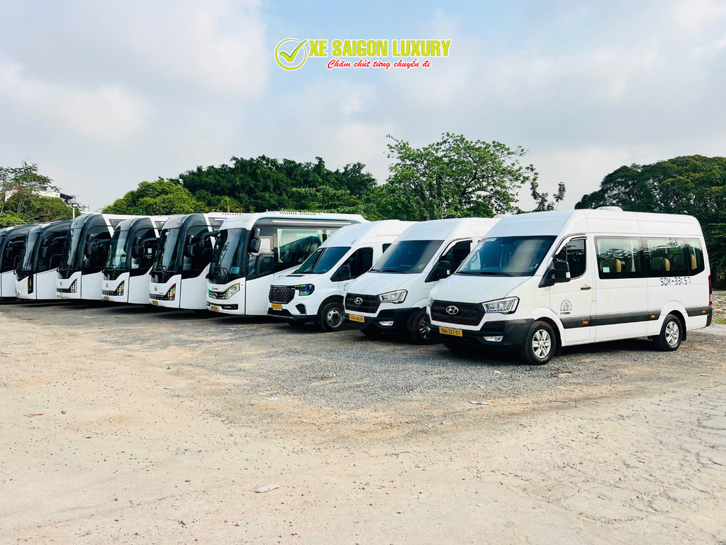 xe-limousine-28-cho-di-xuyen-viet