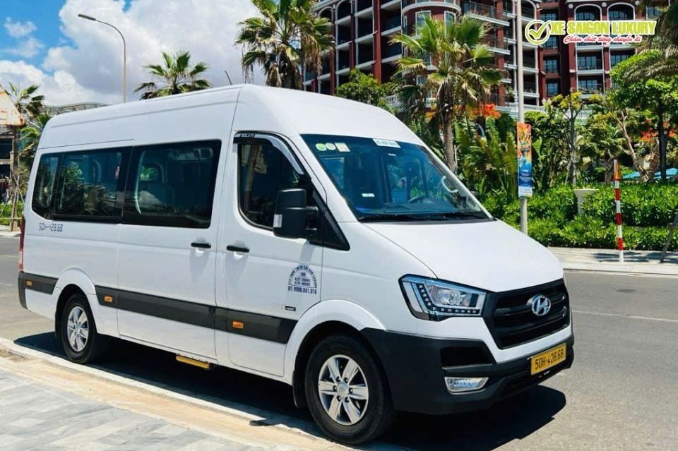 thue-xe-16-cho-don-tien-san-bay-long-thanh