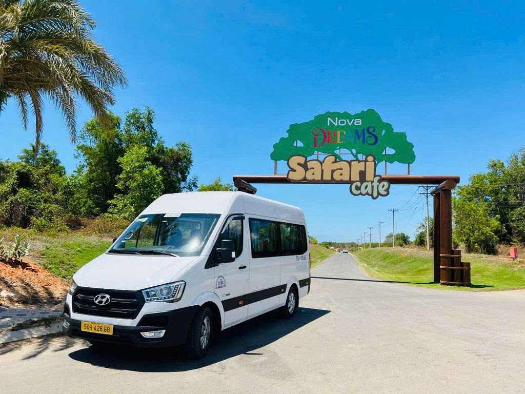 thuê xe 16 chỗ đưa đón nhân viên