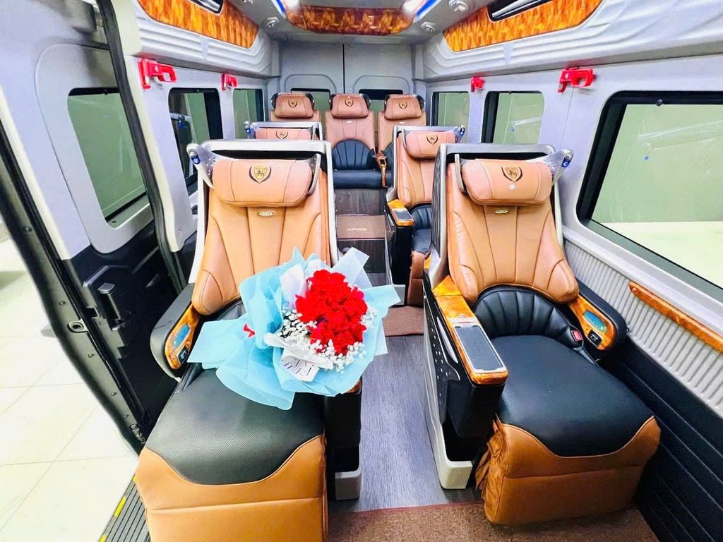 thuê xe limousine 9 - 10 - 12 chỗ