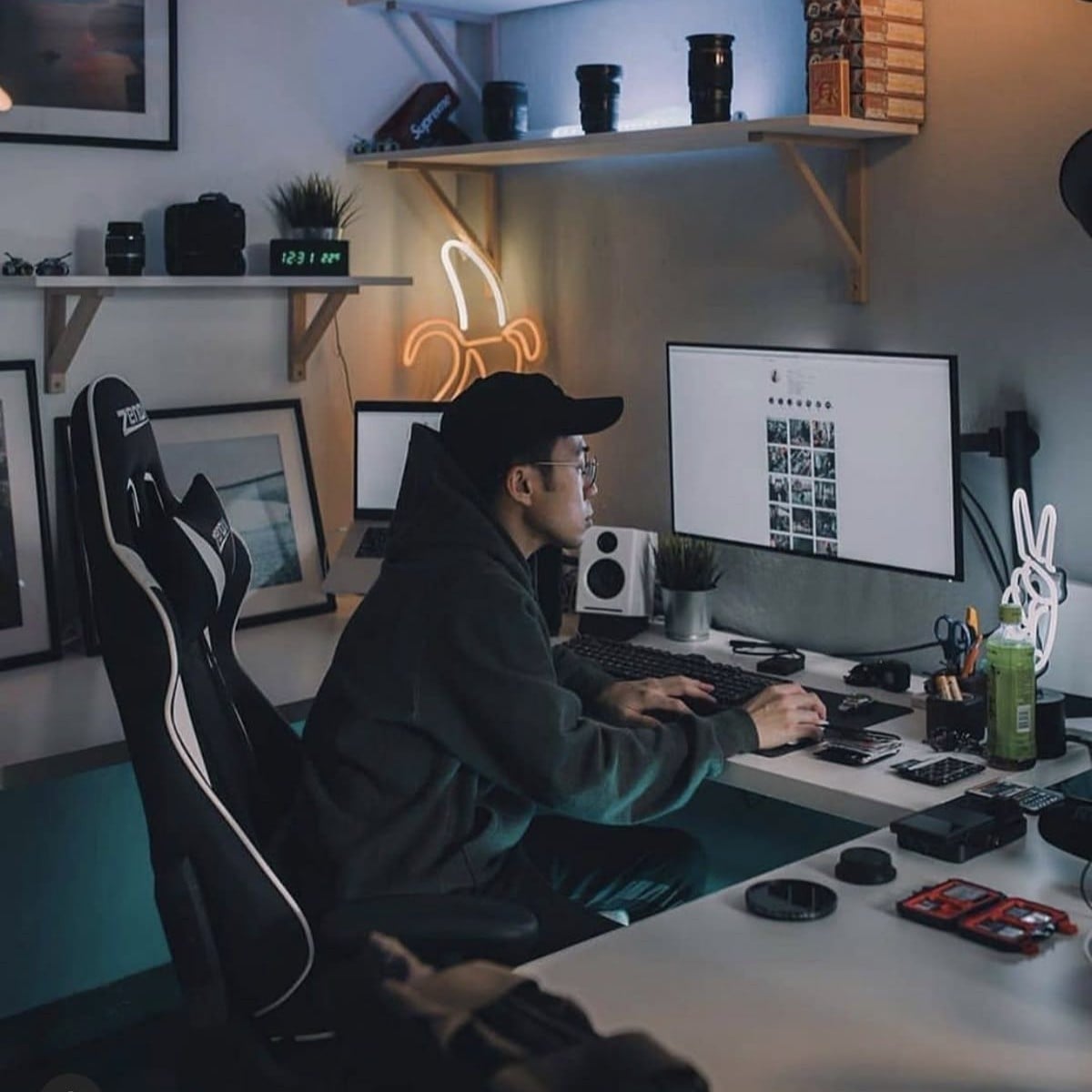 Tại sao streamer Việt Nam chuộng bàn IKEA cho phòng live-stream?