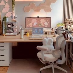 Bàn làm việc IKEA: Đơn giản nhưng đầy cảm hứng cho giới trẻ sáng tạo.