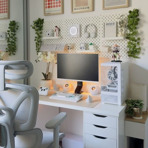 Những mẹo sắp xếp bàn làm việc tối giản để tạo không gian sống thoải mái cho giới trẻ.