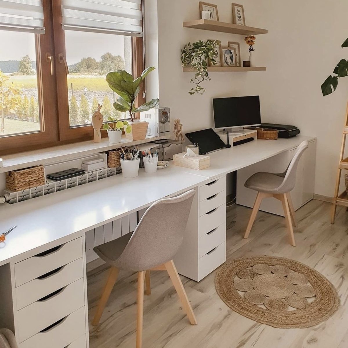 Làm đẹp không gian nội thất với bàn IKEA.