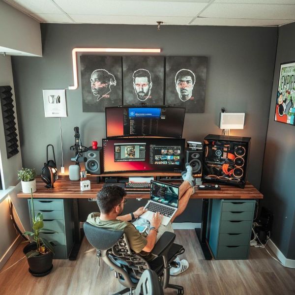 Decor không gian gaming với bàn IKEA.