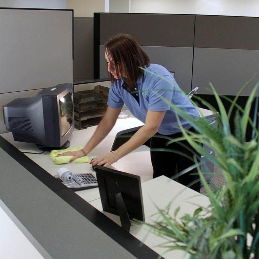 Làm thế nào để vệ sinh bàn IKEA đúng cách.