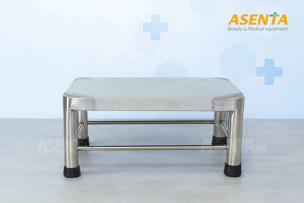 Bục đứng y tế là gì? Ứng dụng thực tế trong phòng khám và bệnh viện