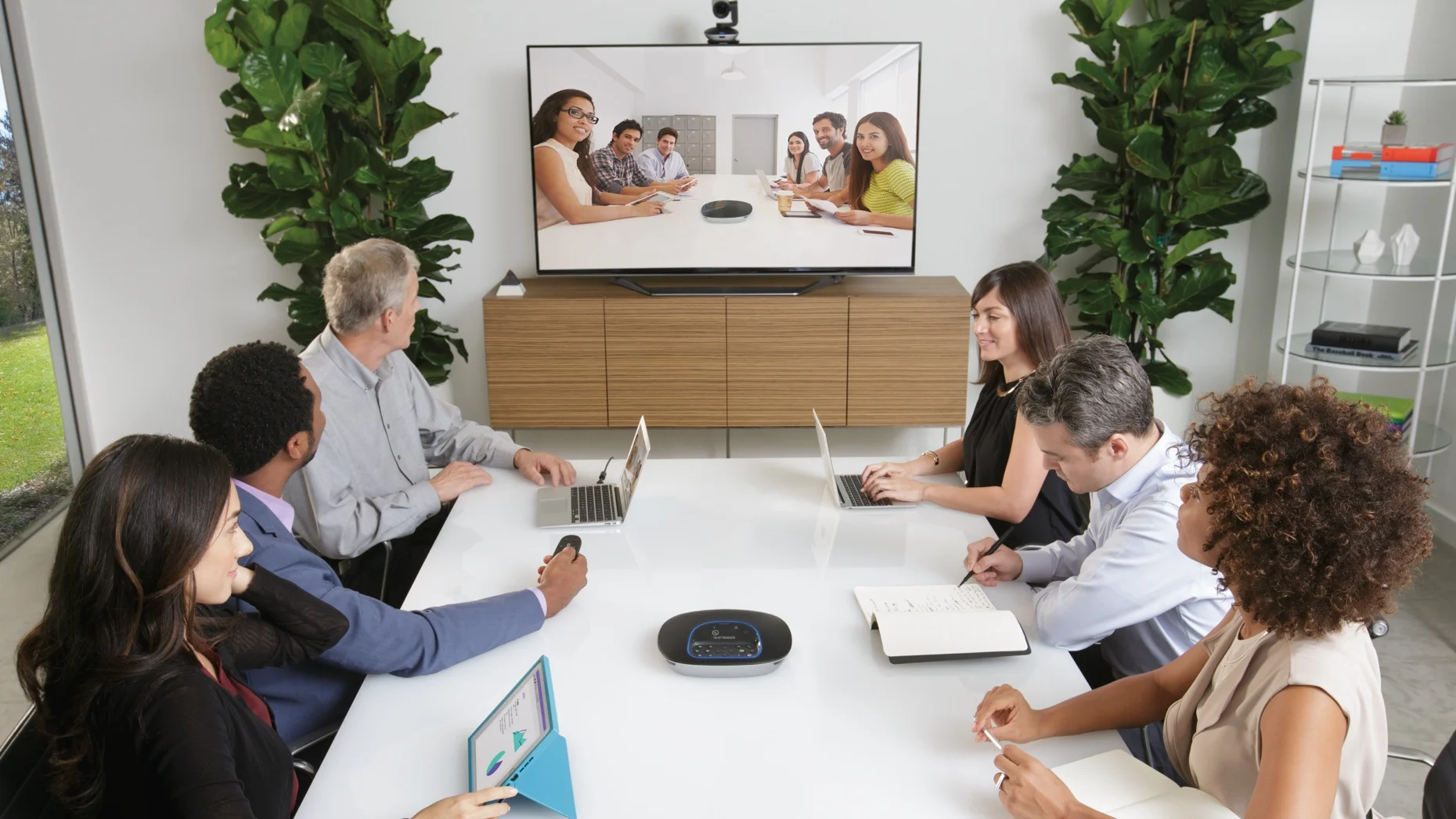 Bộ thiết bị Hội nghị Truyền hình Logitech Group (960-001054)