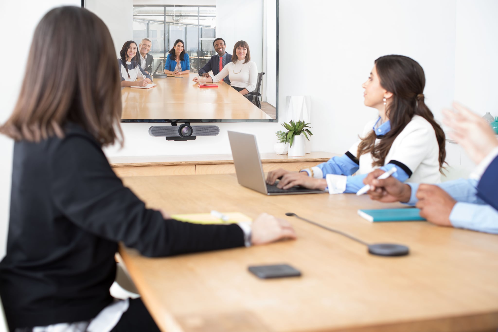 Camera Hội nghị Truyền hình Logitech Meetup (960-001101)