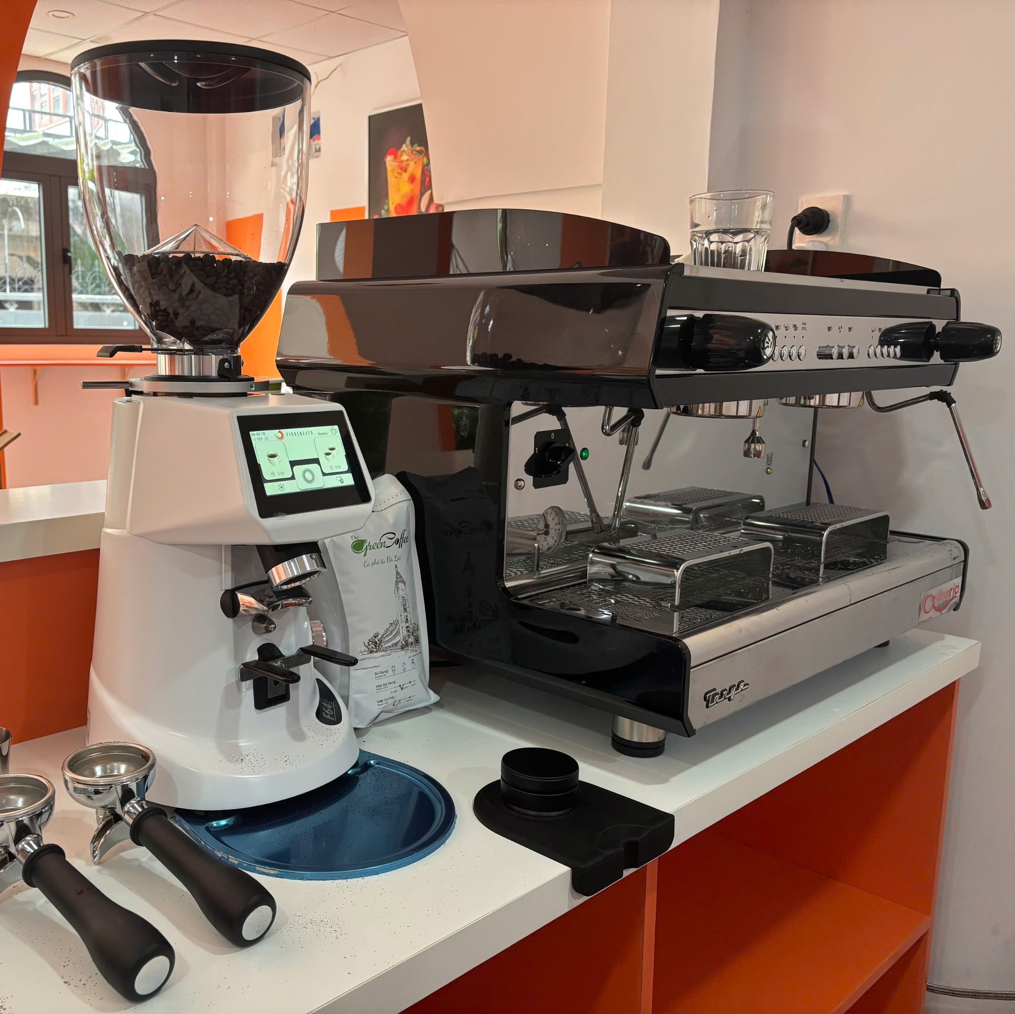 Bàn giao máy Astoria Tanya 2Gr và máy xay F64E