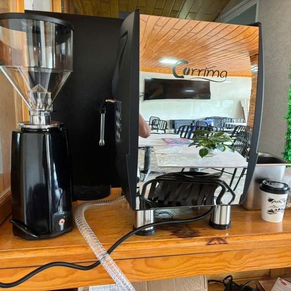 Bàn giao Máy pha Corrima CRM 3200B và Máy xay 020 cho khách hàng