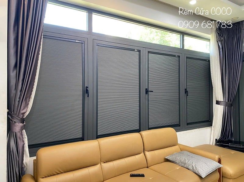 rèm tổ ong trong kính màu xám đậm 2
