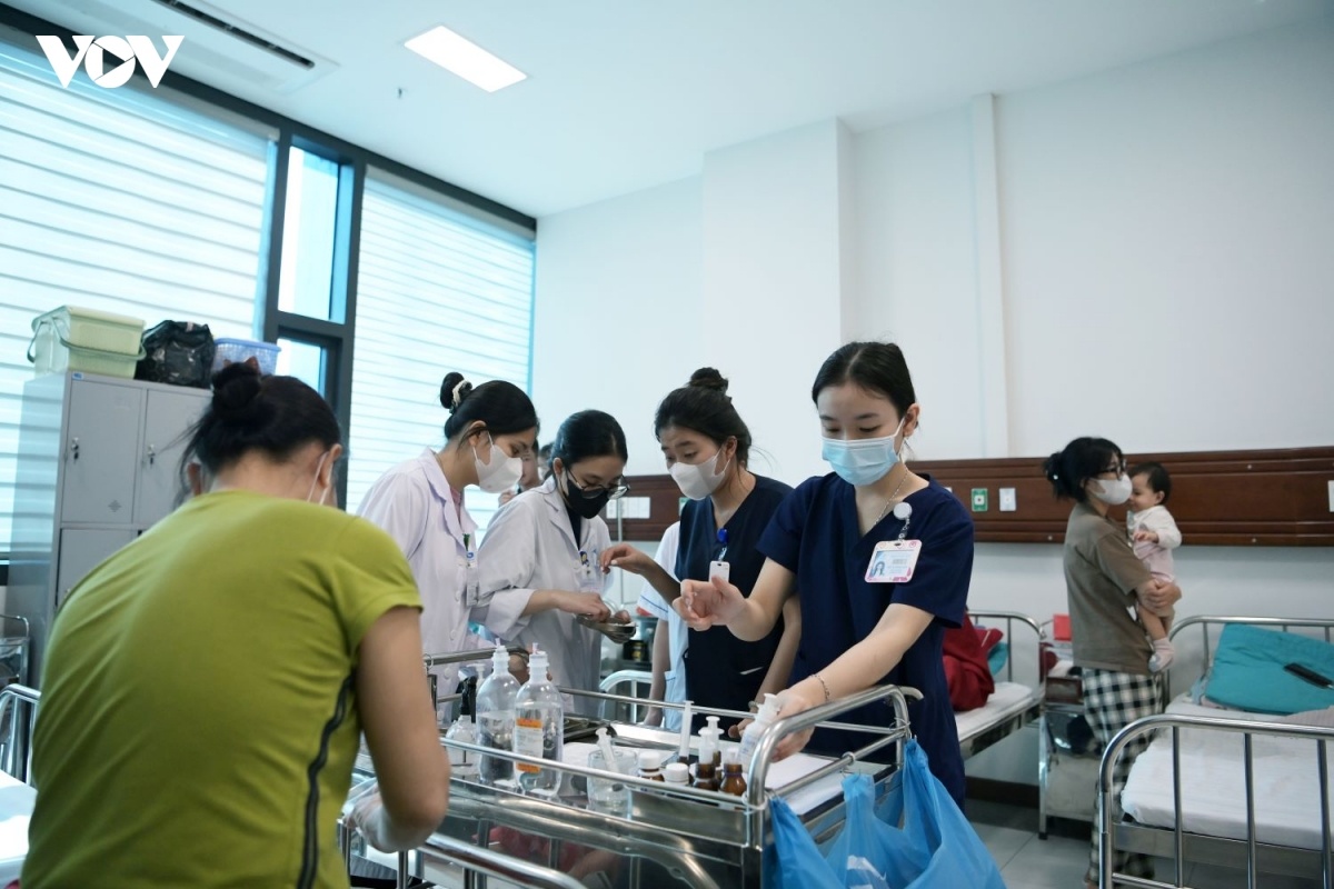 Nắng nóng kéo dài, nhiều bệnh lý nguy hiểm vào mùa