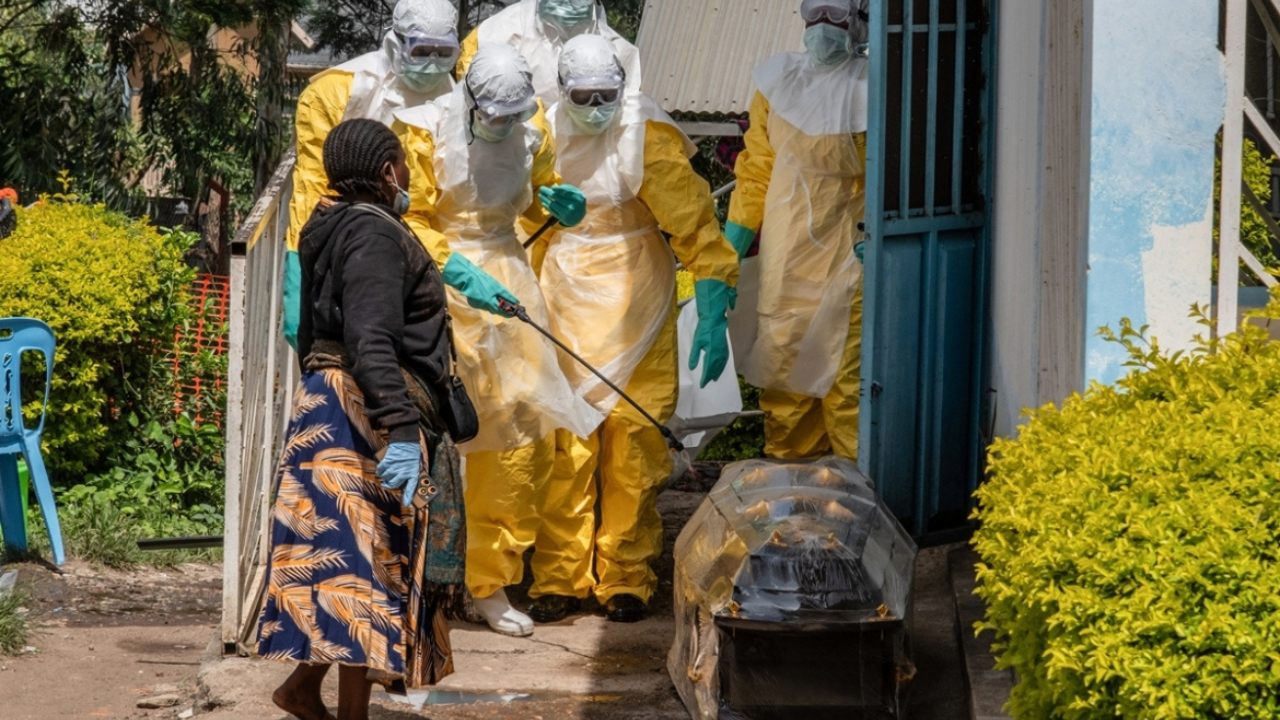Cuộc chiến giành giật sự sống giữa tâm dịch Ebola