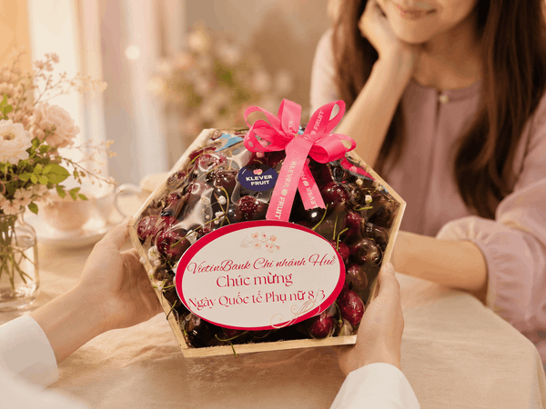 Mỗi hộp quà Cherry được trao đi là một lời chúc đầy sự tinh tế