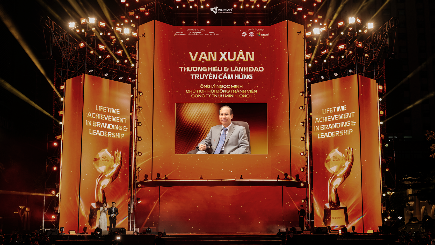 MINH LONG ĐƯỢC VINH DANH THƯƠNG HIỆU & LÃNH ĐẠO TRUYỀN CẢM HỨNG TẠI VẠN XUÂN AWARDS 2025