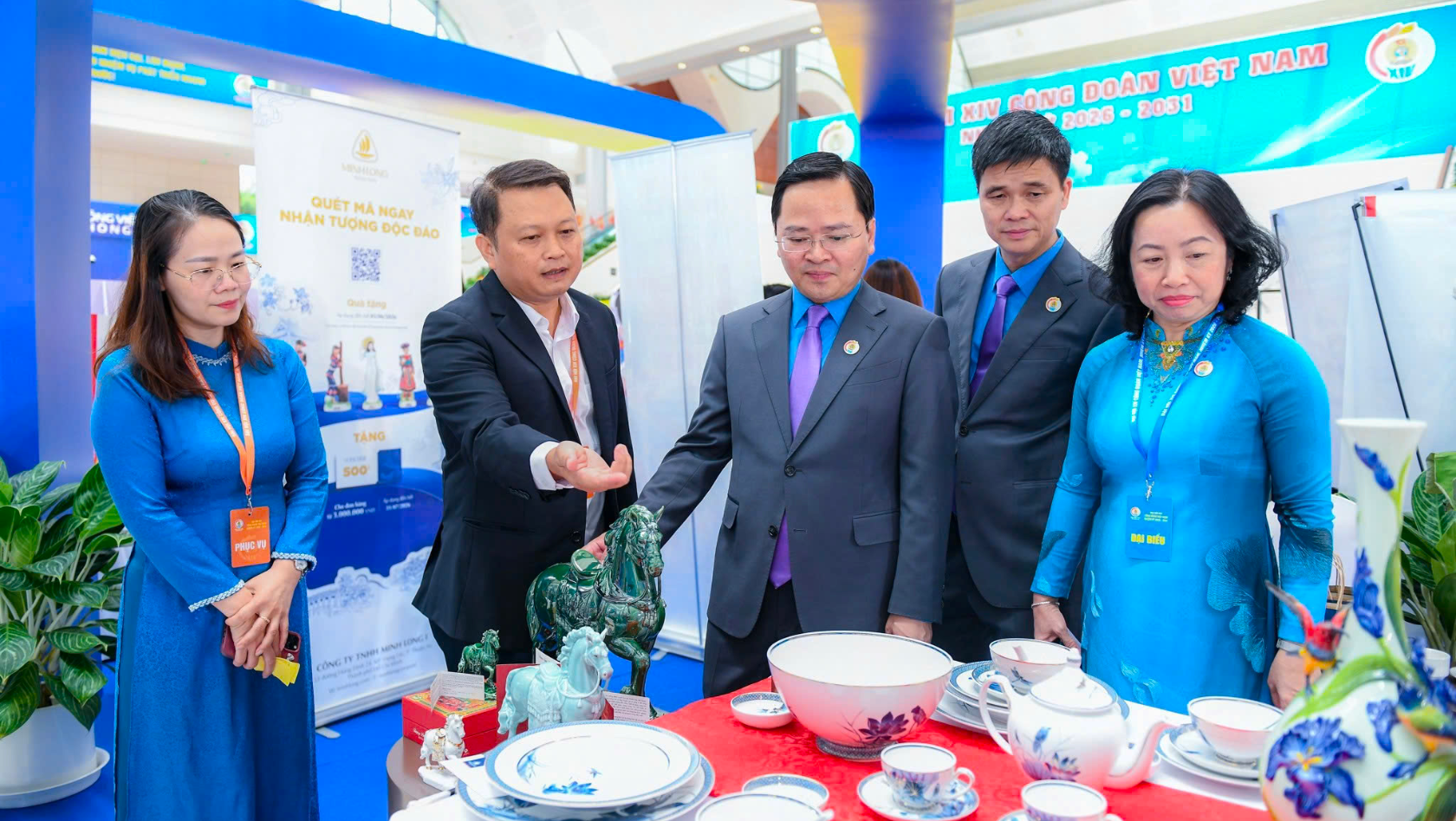 MINH LONG MANG TINH THẦN SÁNG TẠO CỦA NGƯỜI LAO ĐỘNG VIỆT ĐẾN ĐẠI HỘI XIV CÔNG ĐOÀN VIỆT NAM
