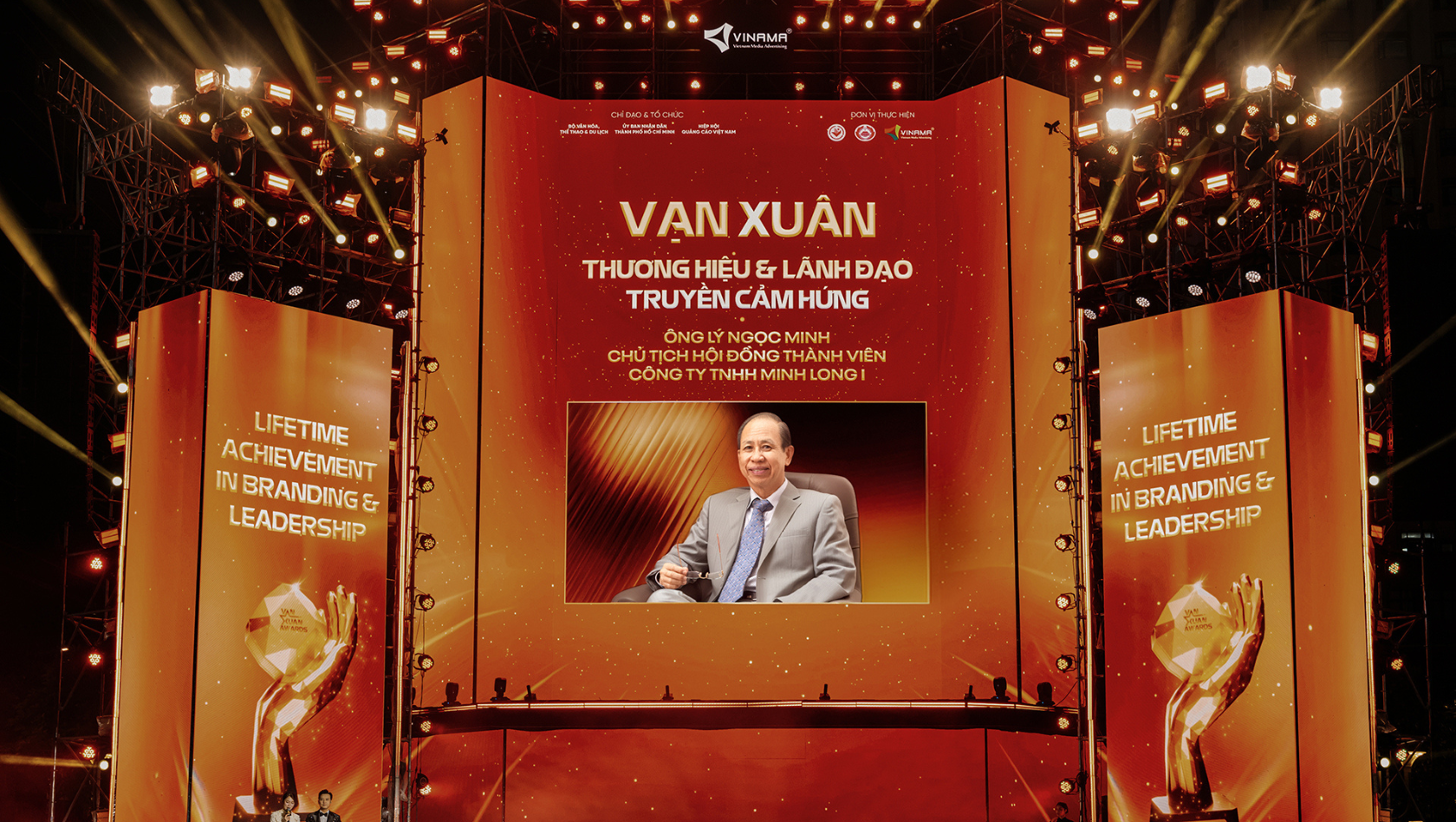MINH LONG ĐƯỢC VINH DANH THƯƠNG HIỆU & LÃNH ĐẠO TRUYỀN CẢM HỨNG TẠI VẠN XUÂN AWARDS 2025