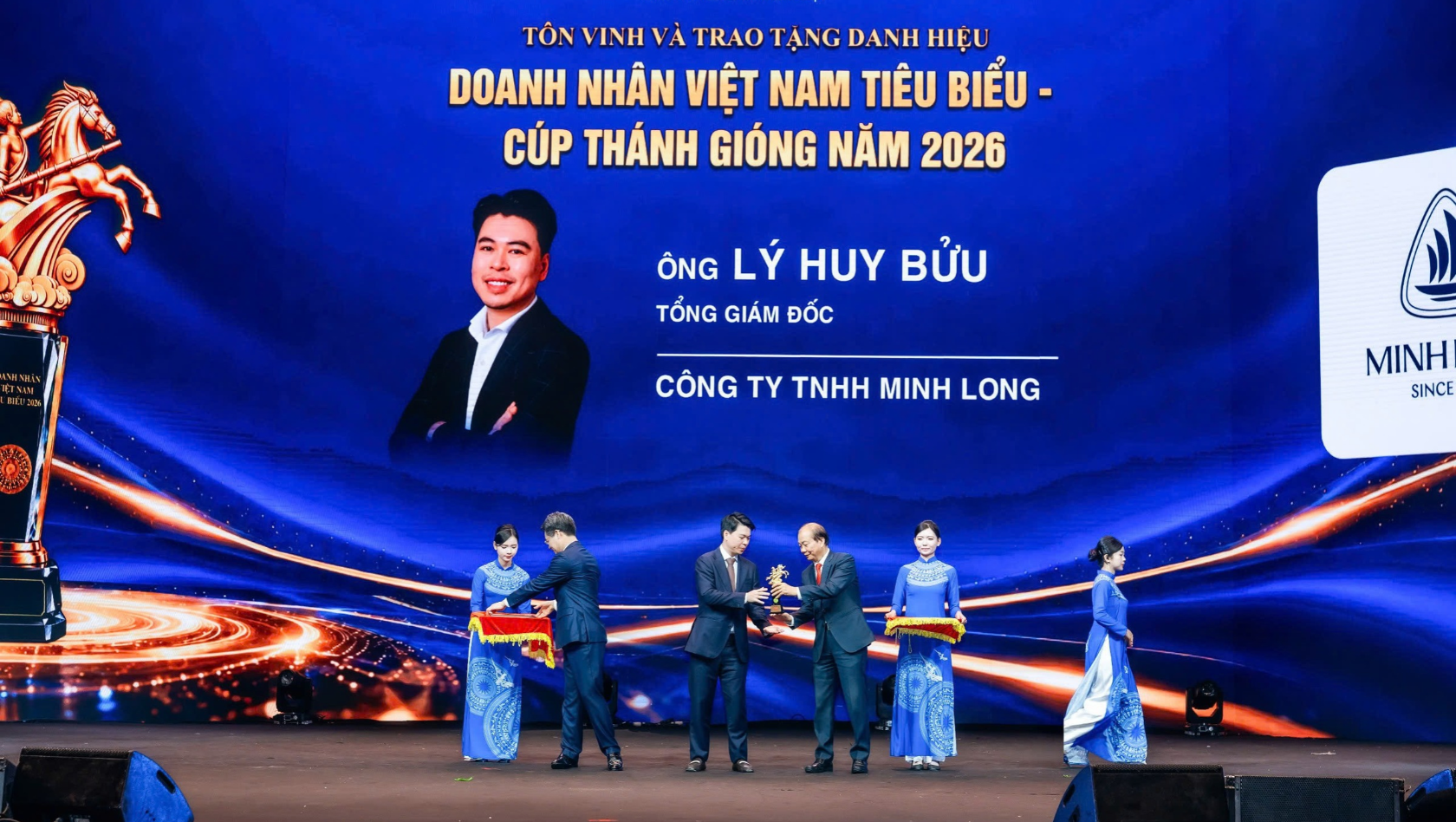 TỔNG GIÁM ĐỐC MINH LONG I ĐƯỢC VINH DANH “DOANH NHÂN VIỆT NAM TIÊU BIỂU - CÚP THÁNH GIÓNG 2026”