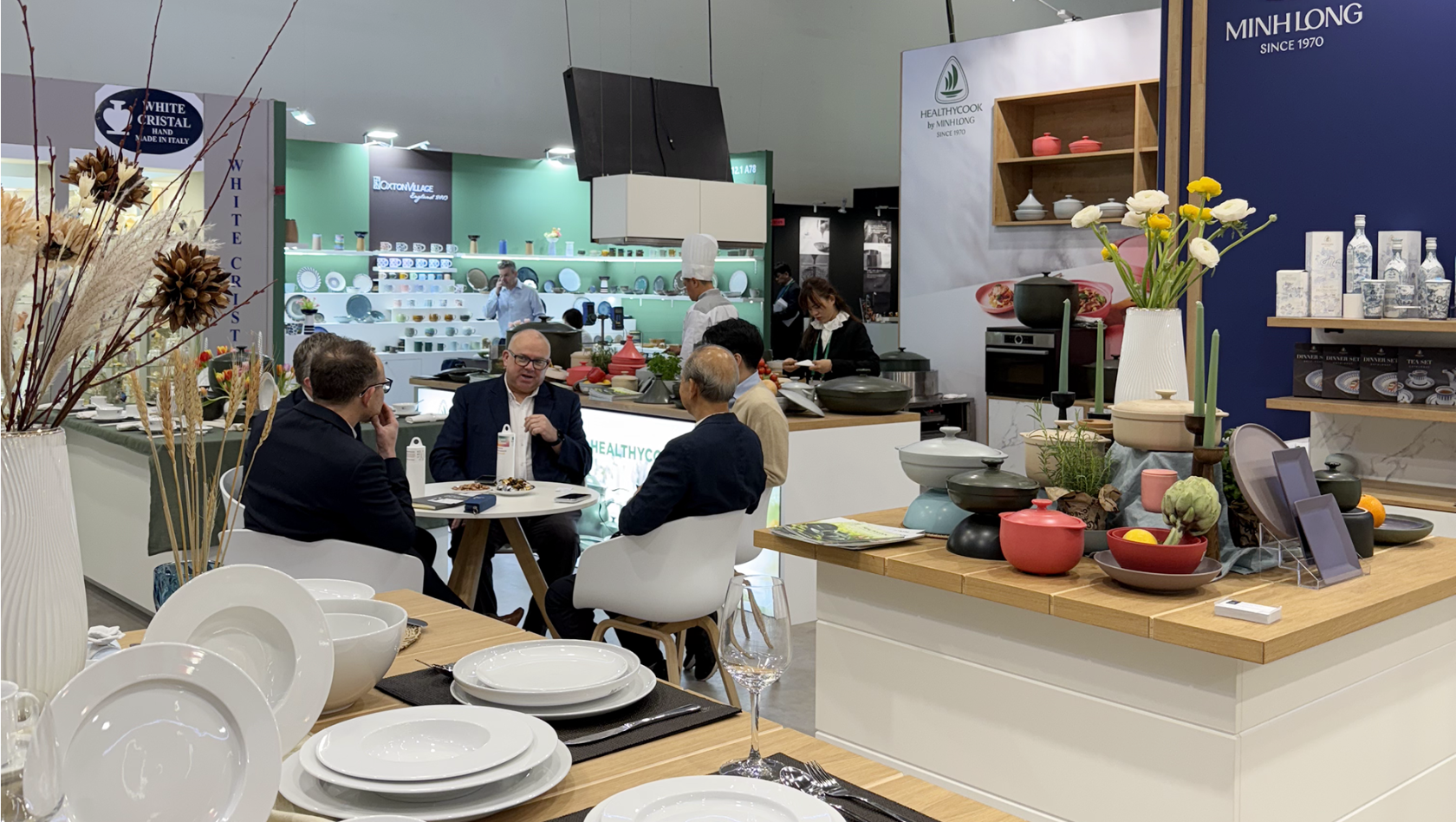 TINH HOA SỨ VIỆT VƯƠN TẦM QUỐC TẾ