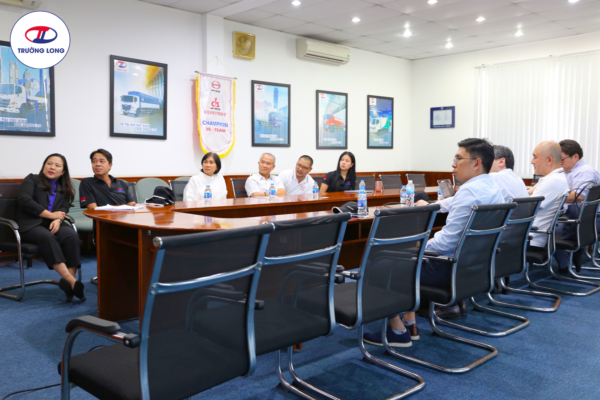 Đại diện Hino Nhật Bản - Ông Harada đến thăm cơ sở vật chất Trường Long