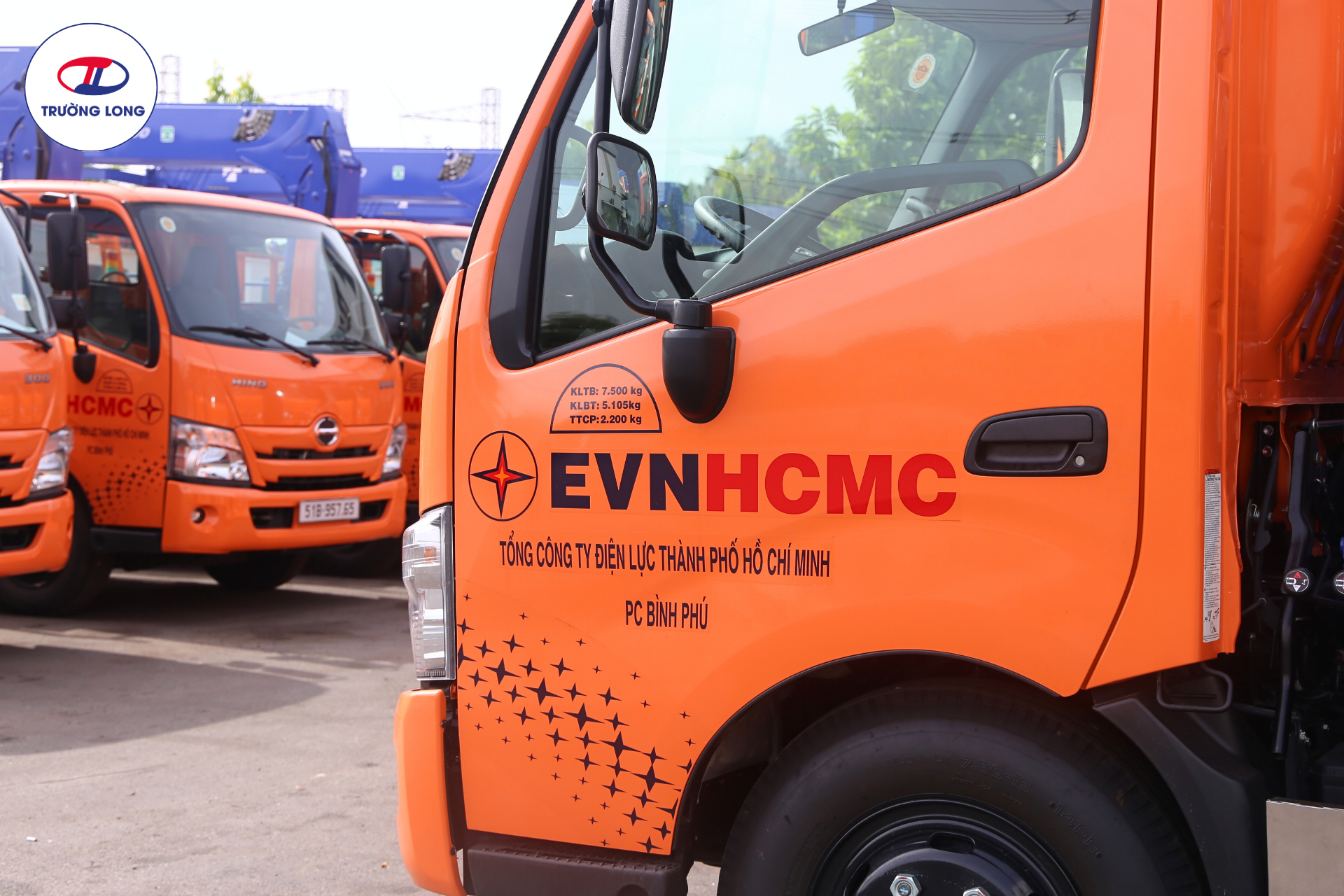 Bàn giao xe tải cẩu gắn rổ Tadano cho EVNHCMC