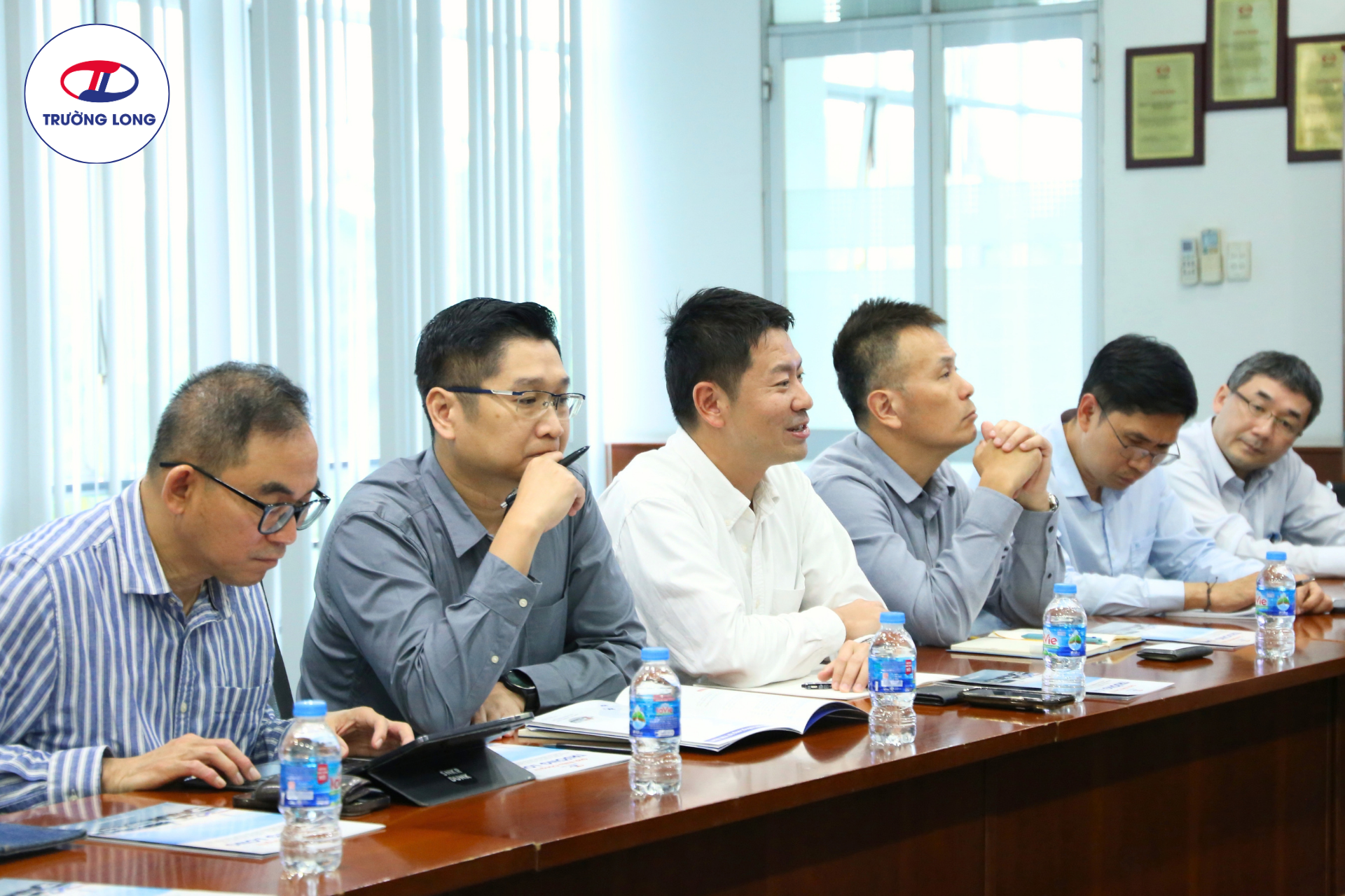 Hino Motors Sales Indonesia (HMSI) và Hino Motors Việt Nam (HMV) thăm Trường Long