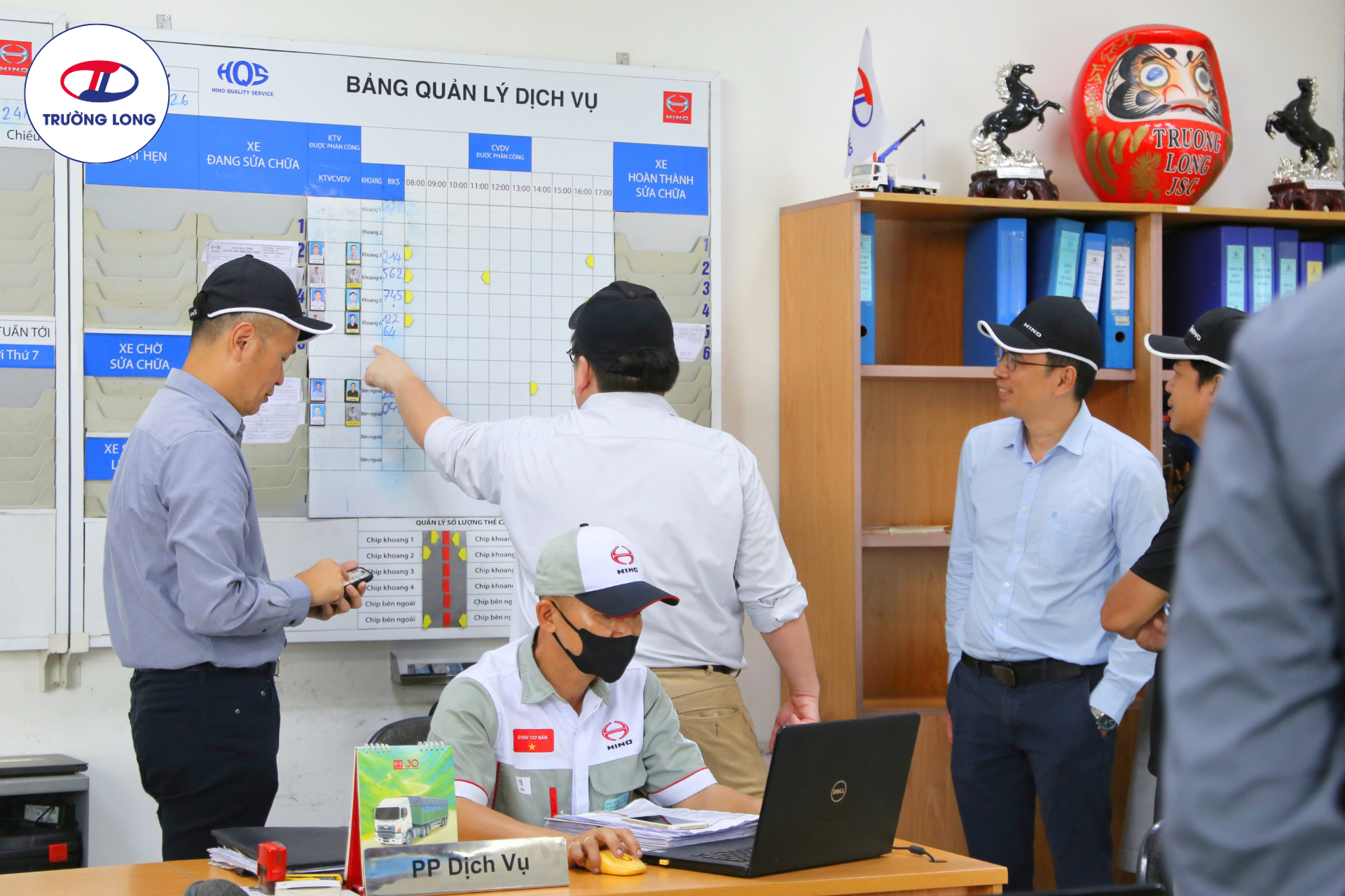 Hino Motors Sales Indonesia (HMSI) và Hino Motors Việt Nam (HMV) thăm Trường Long