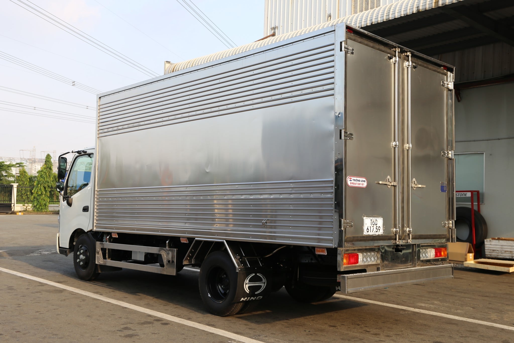 xe tải thùng kín Hino