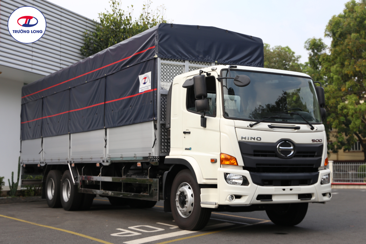 Xe mui phủ Hino