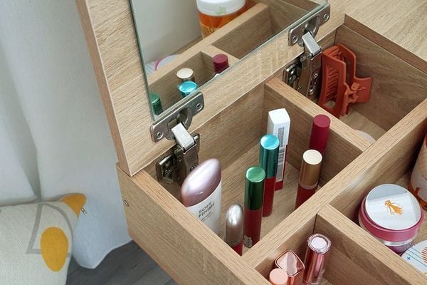 bàn trang điểm ngồi bệt