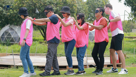 NHỮNG TRÒ CHƠI TEAMBUILDING Ý NGHĨA ĐỂ GẮN KẾT TẬP THỂ