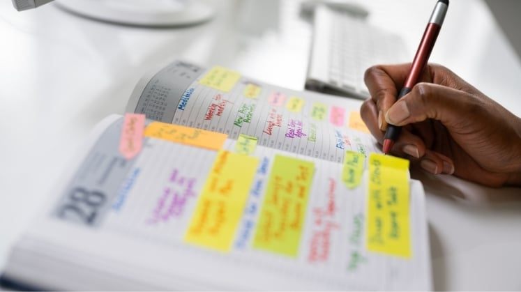 A COMPLETE GUIDE TO PLANNING THE PERFECT COMPANY YEAR END PARTY