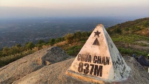 TREKKING CHUA CHAN MOUNTAIN: A COMPREHENSIVE GUIDE FOR BEGINNERS