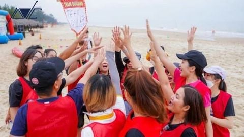 10+ STAGE TEAM BUILDING GAMES TO ENERGIZE THE CROWD