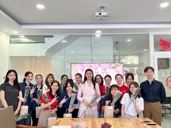 TỰ HÀO PHỤ NỮ VIỆT NAM: SÂN CHƠI TRI THỨC SÔI ĐỘNG CHÀO MỪNG NGÀY 8/3