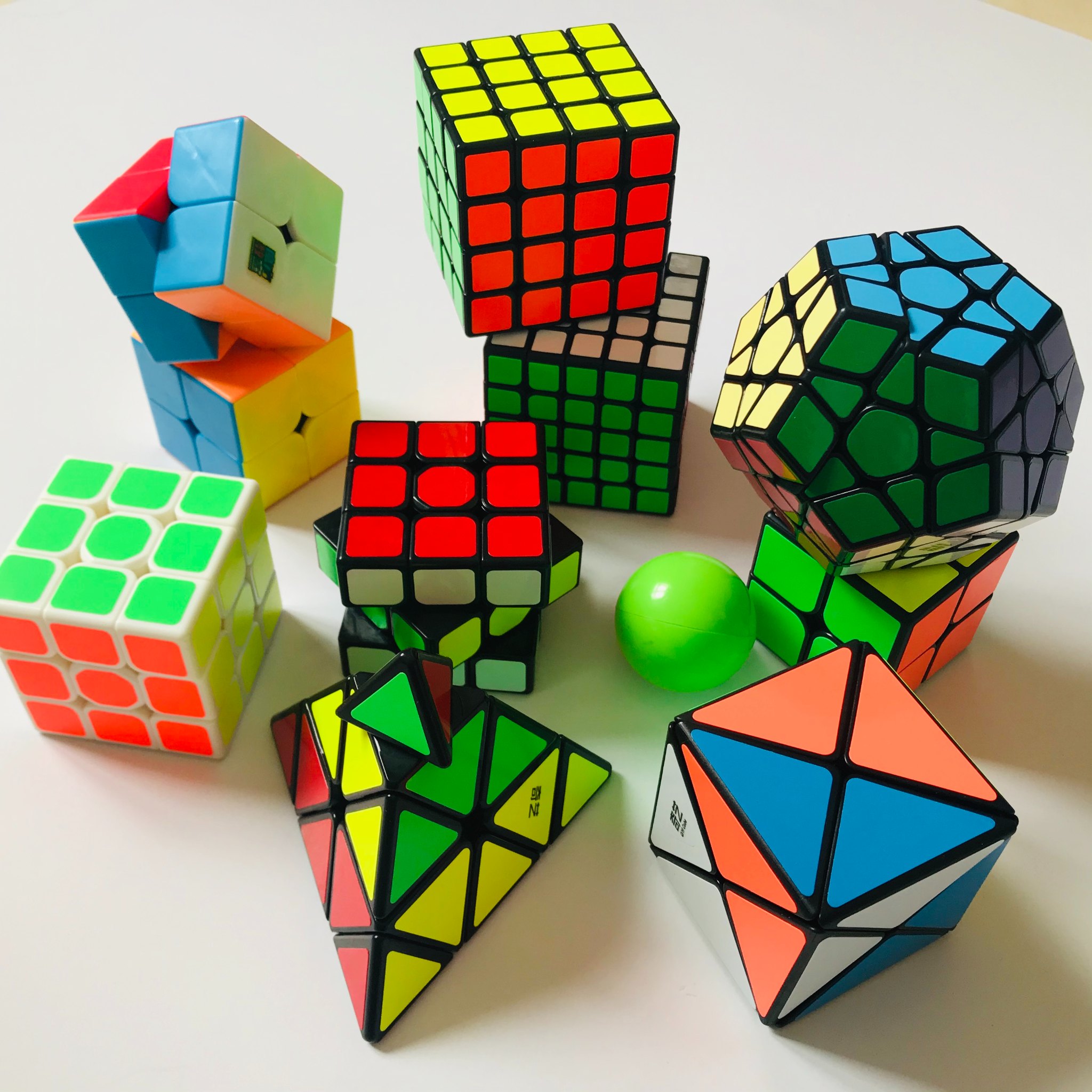 So sánh đỉnh cao: Nên mua Rubik của hãng nào – GAN, MoYu, QiYi hay YJ?