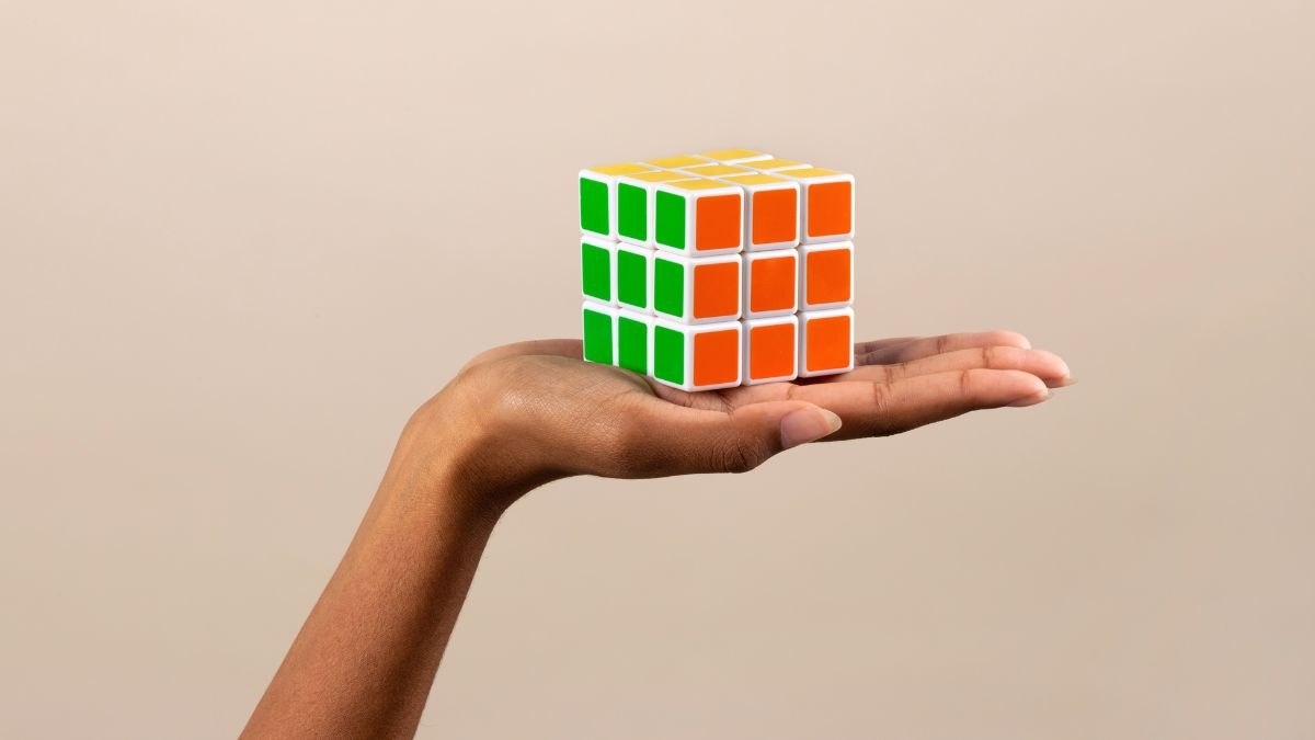 7 Sai Lầm Thường Gặp Khi Học Giải Rubik (Và Cách Khắc Phục)