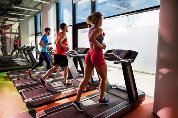 Chạy bộ trên máy sau giờ làm