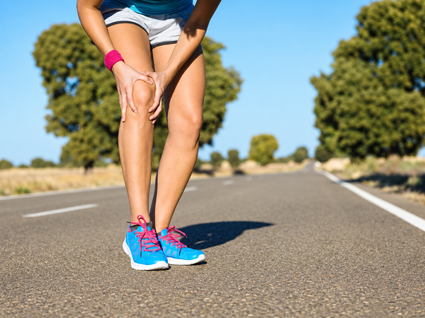 Runner đau đầu gối khi chạy bộ
