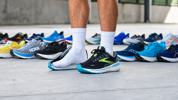 Người bị overpronation nên mang giày gì