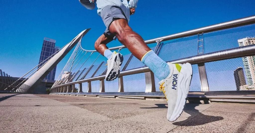 Cân bằng trọng lượng và độ ổn định của giày HOKA chạy race
