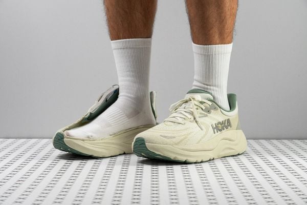 Giày chạy bộ HOKA Arahi 8 Wide