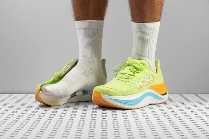 HOKA Skyward X 2 – đệm dày và có lực đẩy cho long run