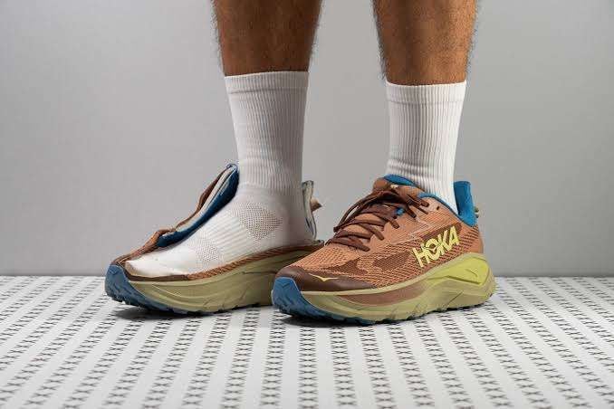 HOKA Challenger 8 Wide