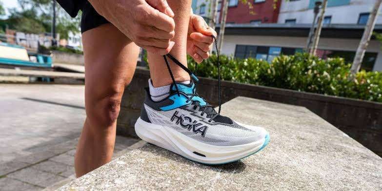 HOKA Rocket X 3 – giày carbon thế hệ mới cho thi đấu đường nhựa