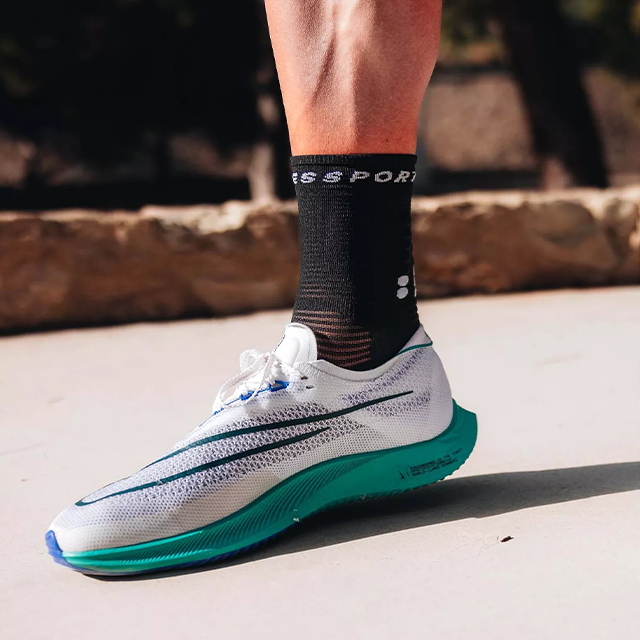 Compressport Pro Marathon Socks V2.0 – Black/White