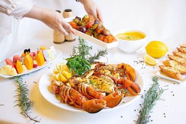 Nếu không có dữ liệu, ước tính từ nguồn protein chính trong món