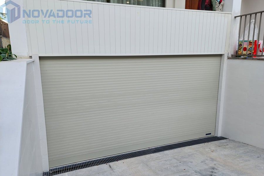 Cửa cuốn khe thoáng lắp cho hầm gara