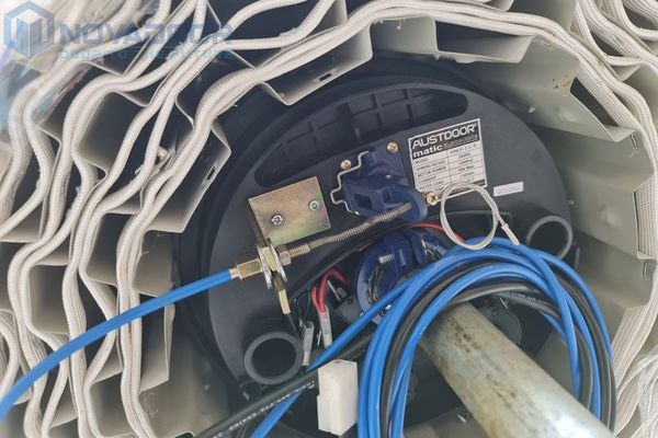 Cửa cuốn tấm liền với motor bên trong lô cuốn